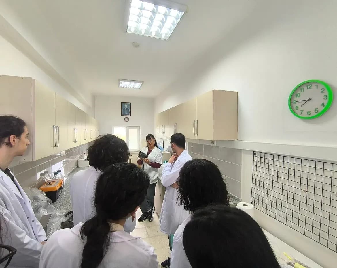 Sinop Üniversitesi Biyoloji Öğrencileri Araştırma Laboratuvarlarını Gezdi