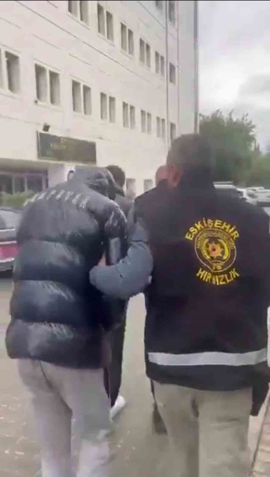 Eskişehir'de İşyerlerini Soyan 3 Kişi Yakalandı