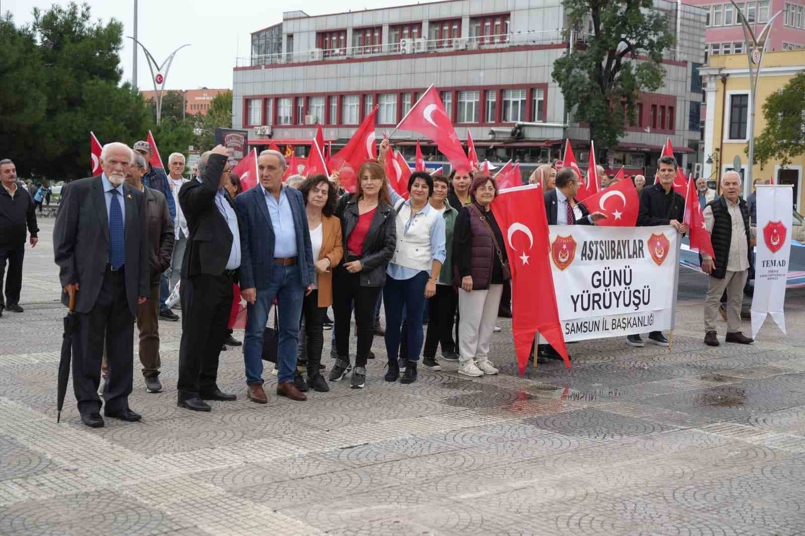 Samsun'da Emekli Astsubaylar Özlük Hakları İçin Yürüdü