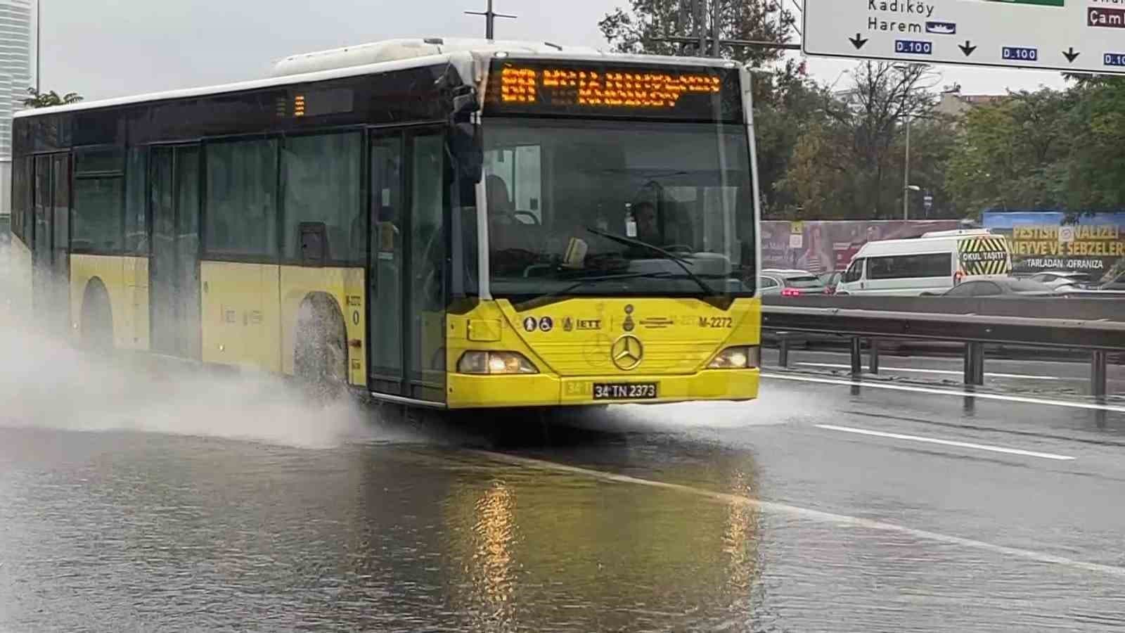 İstanbul'da Sağanak Yağışlar Hayatı Olumsuz Etkiliyor