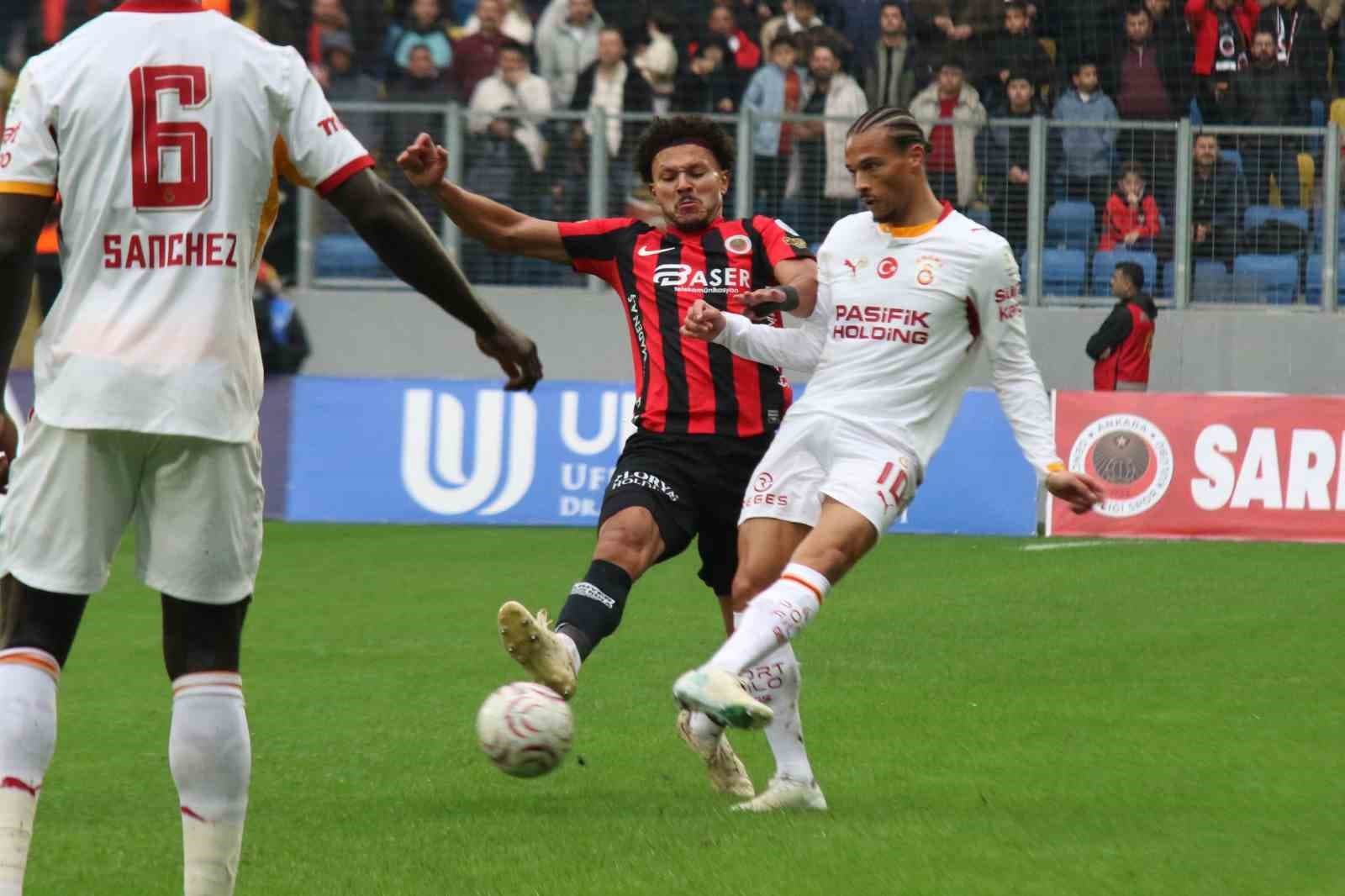 Gençlerbirliği ve Galatasaray Arasındaki Mücadelede İlk Yarı Gol Sesi Çıkmadı