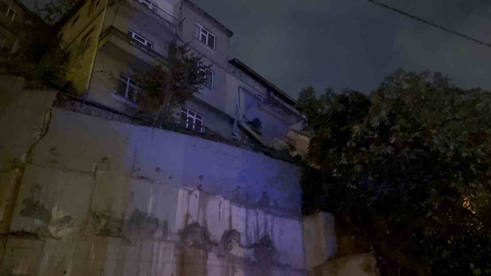 Zonguldak'ta Metruk Binada Kısmi Göçük