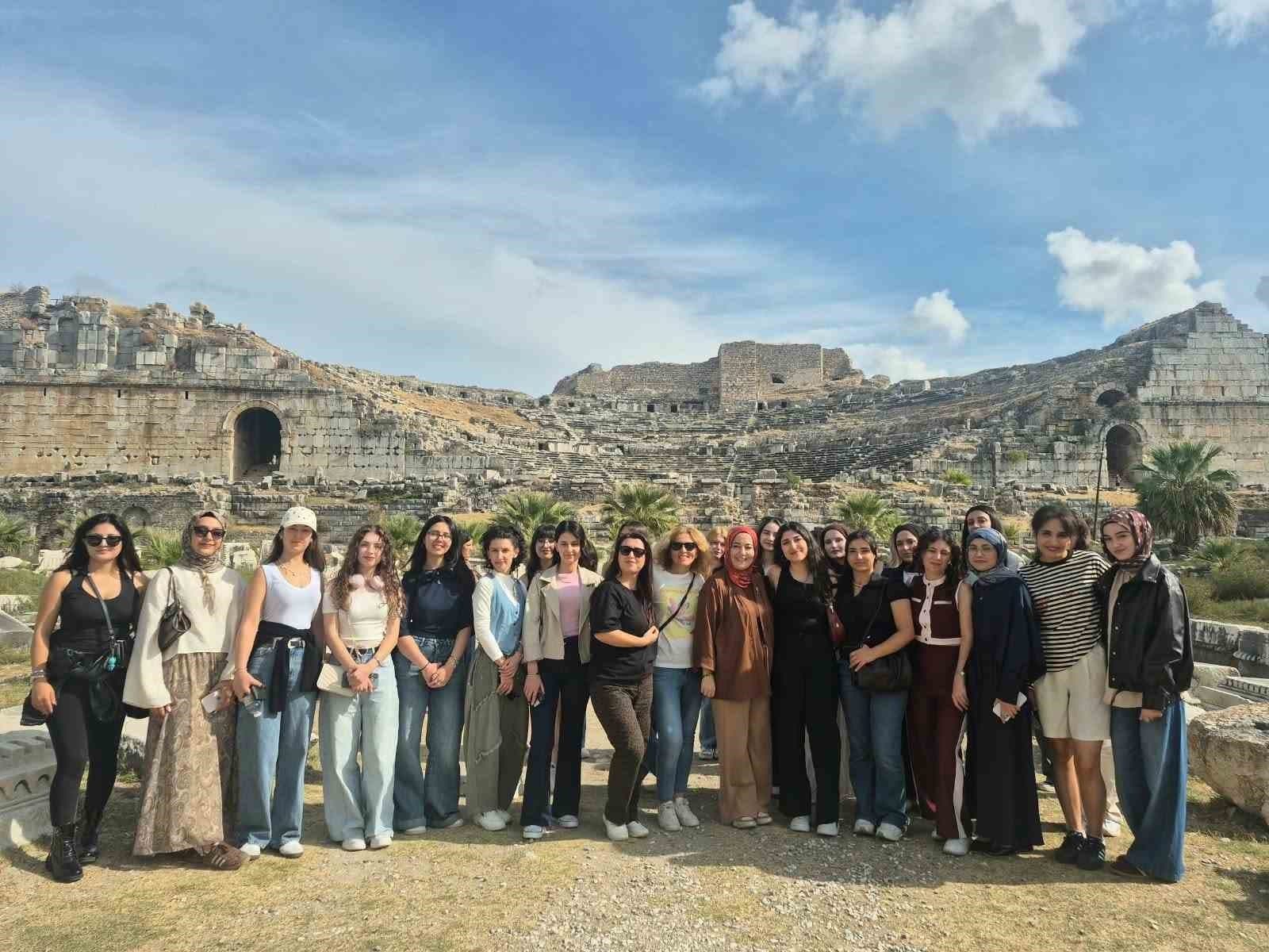 Üniversite Öğrencileri Didim ve Milet'in Tarihi Dokusunu Keşfetti