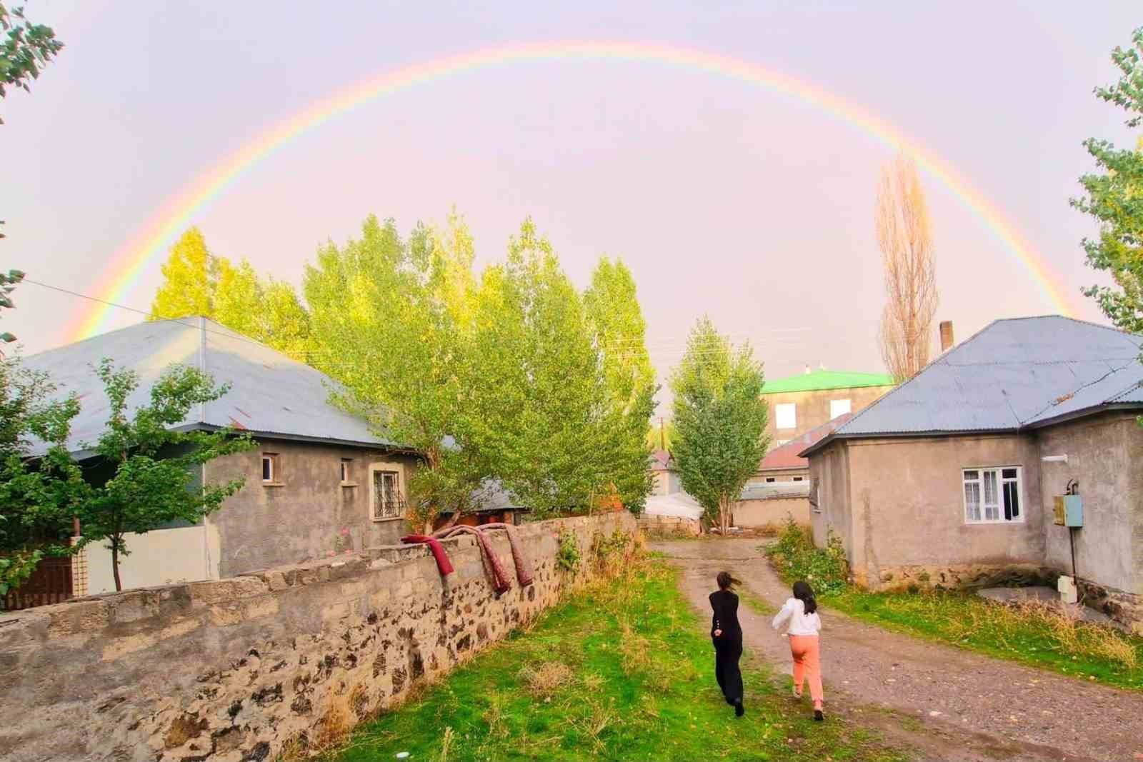 Patnos'ta Yağmur Sonrası Gökkuşağı Görsel Şölen Oluşturdu