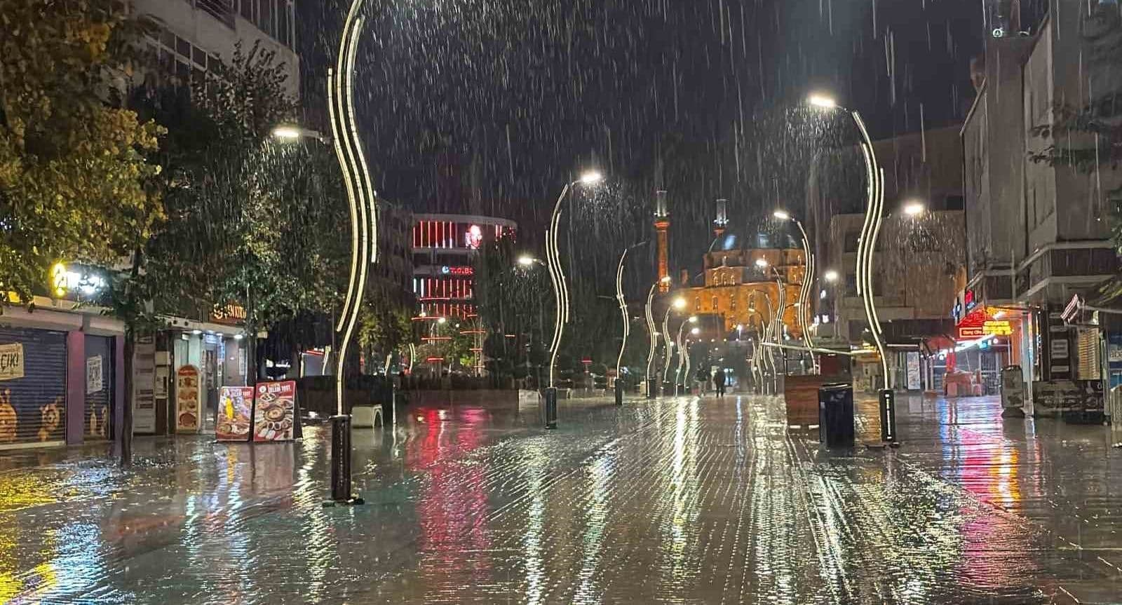 Bolu'da Şiddetli Yağışlar Günlük Yaşamı Felç Etti
