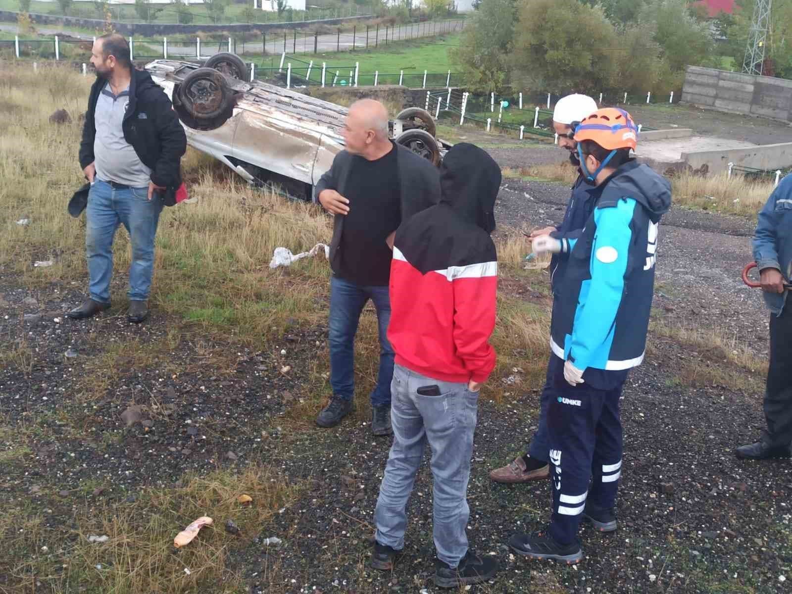 Bingöl'de Kontrolden Çıkan Otomobil Takla Attı: 2 Yaralı