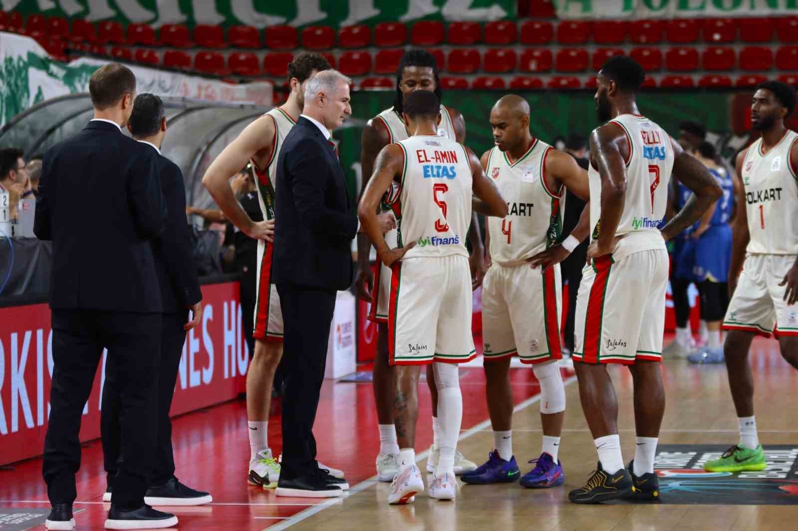 Karşıyaka Basketbol İç Sahada Hata Yapmıyor