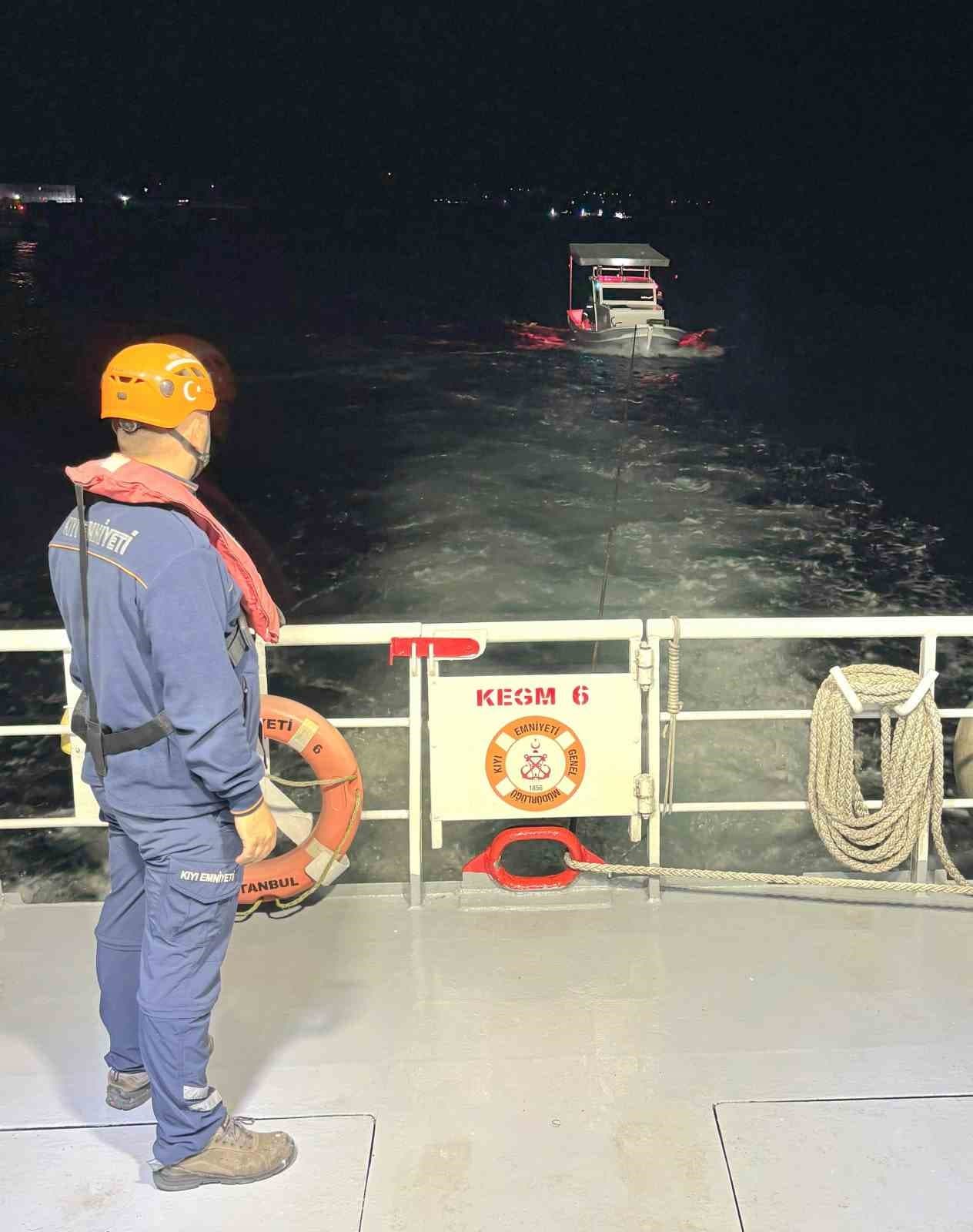 Çanakkale Köprüsü Önlerinde Sürüklenen Teknede 2 Kişi Kurtarıldı
