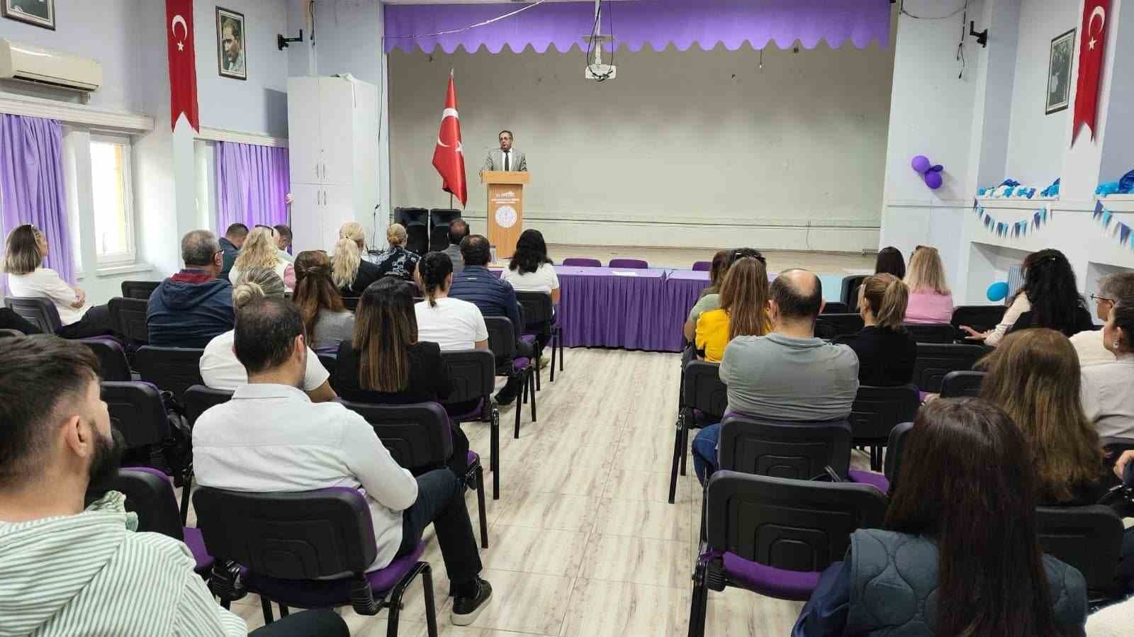 Kuşadası'ndaki Okul Yöneticilerine Şiddeti Önleme Eğitimi Verildi