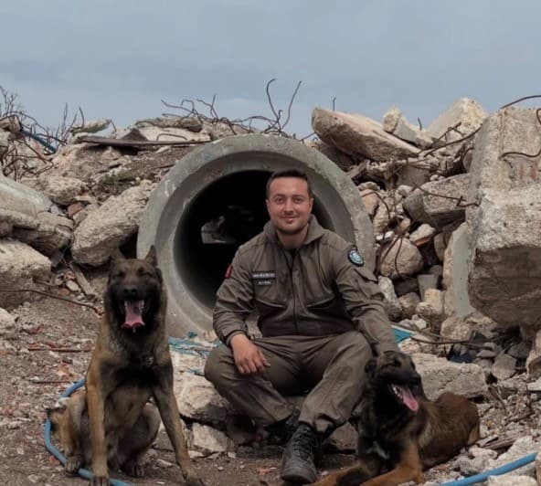 Eskişehir İtfaiyesi'nin Arama Kurtarma Köpekleri Yeterlilik Sınavını Geçti