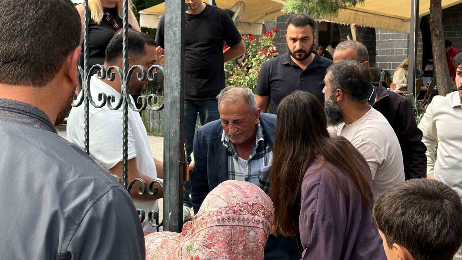 Diyarbakır'da Nefesi Kesilen KOAH Hastası Heimlich Manevrasıyla Kurtarıldı