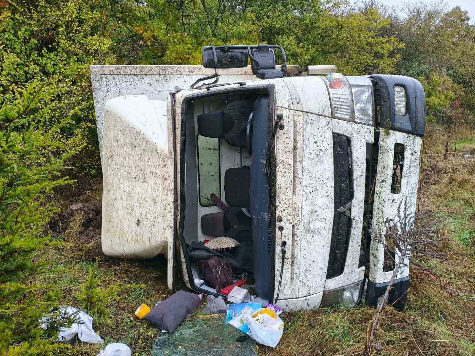 Bilecik'te Kamyon Devrildi: 2 Yaralı