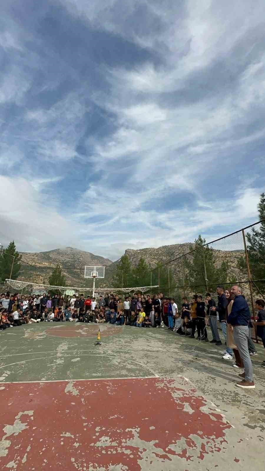 Siirtli Ortaokul Öğrencileri Su Roketleriyle Uzay Teknolojilerini Keşfetti