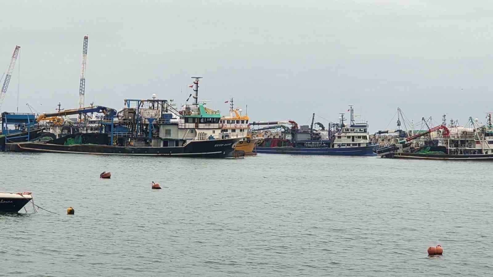 Olumsuz hava şartları nedeniyle tekneler Ereğli Limanı’na sığındı