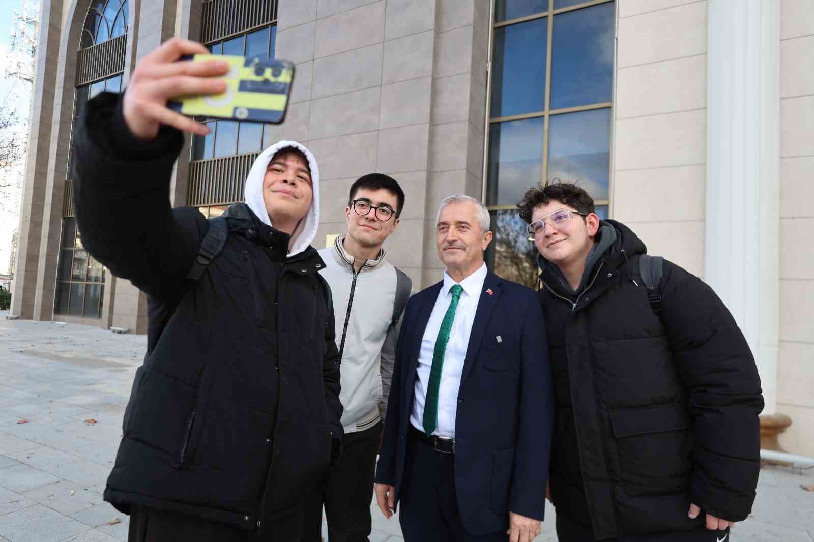 Şahinbey Millet Kütüphanesi gençlerin geleceğine ışık tutuyor