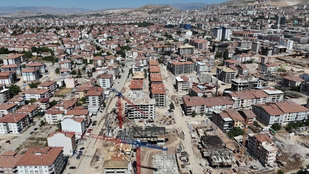 Malatya’da enkaz kaldırma işlemleriyle ilgili 6 kamu görevlisine soruşturma izni