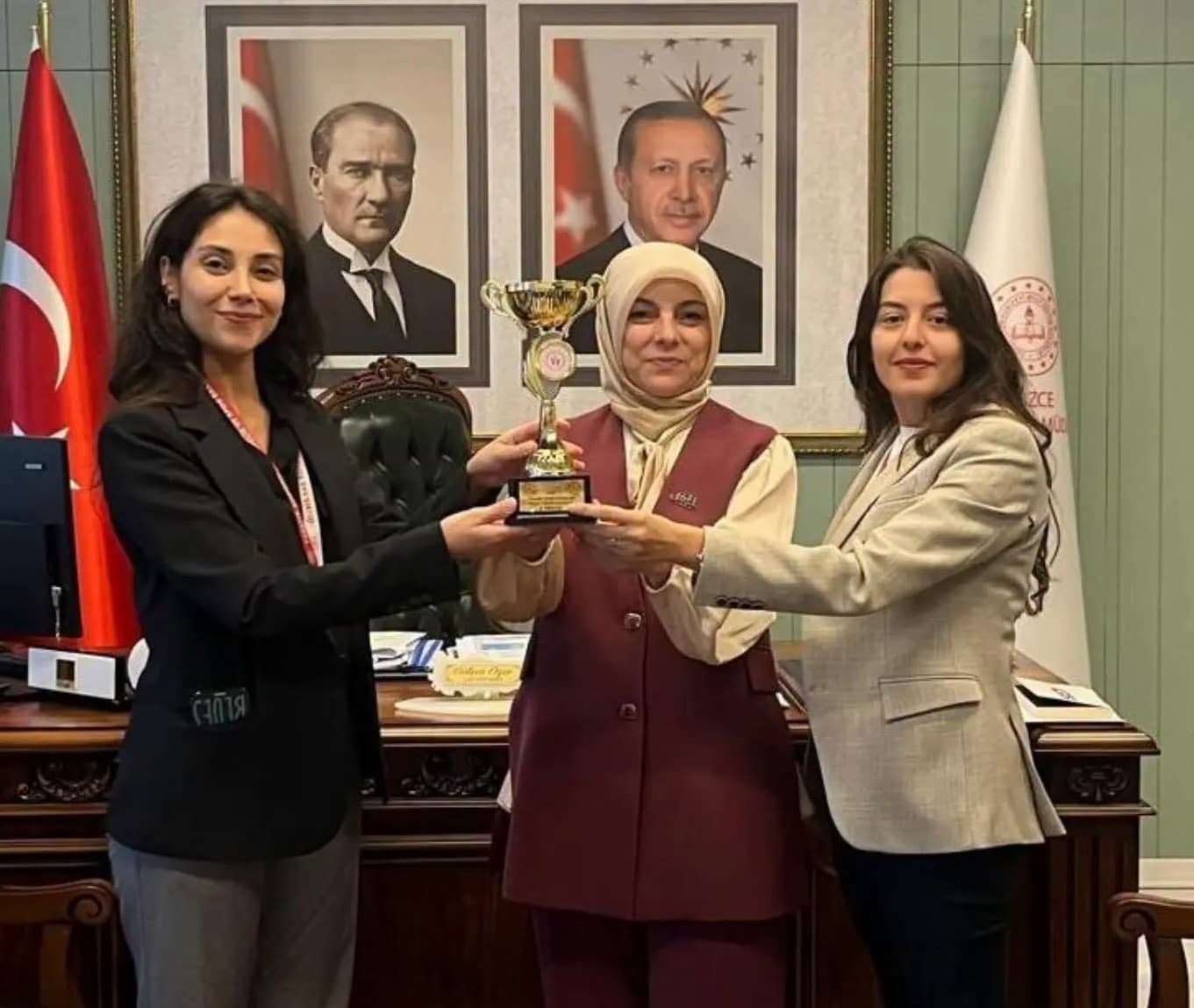 Düzce Valiliği Kadın Masa Tenisi Takımı il birincisi oldu