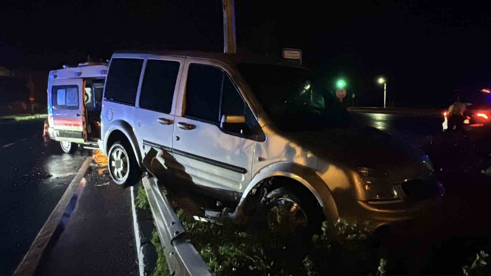 Rize’de ambulans ile hafif ticari araç çarpıştı: 5 hafif yaralı