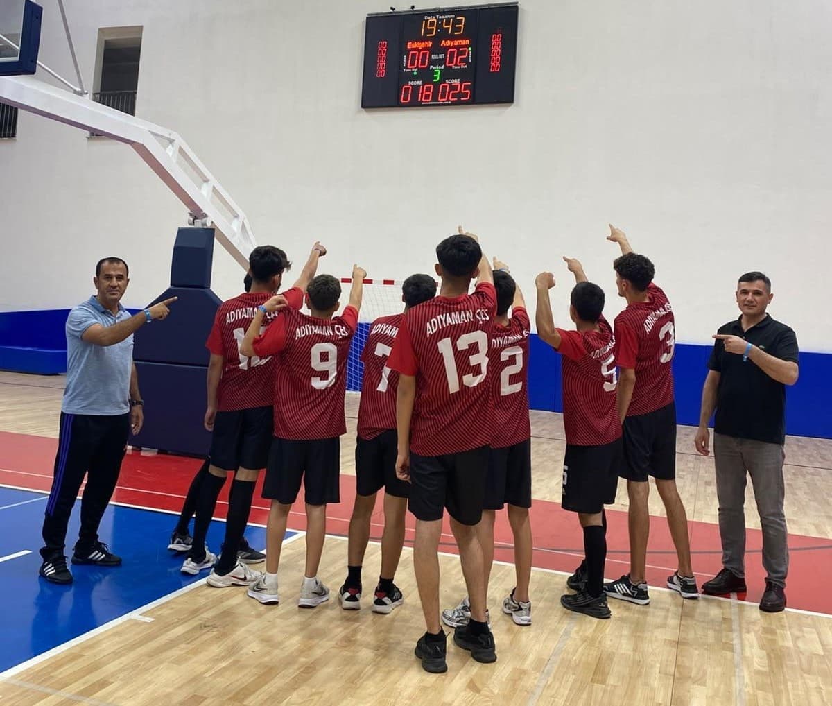 Adıyamanlı çocuklardan voleybol şampiyonasında büyük başarı