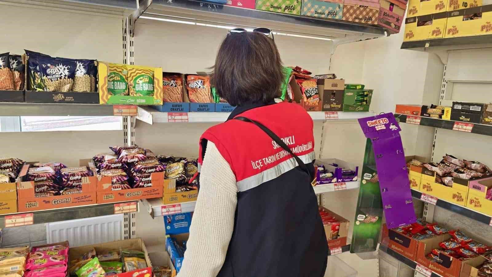 Sandıklı’da gıda satıcılarına yönelik denetimler sürüyor