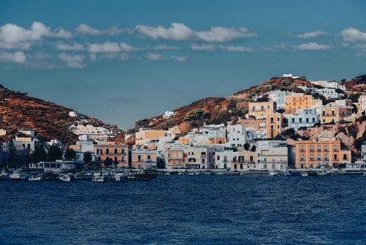 Siirt'te Ponza Yüklü Tır Devrildi: Sürücü Ağır Yaralandı