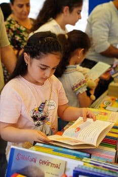 16. Antalya Kitap Fuarı'nda Öğrenci Akını