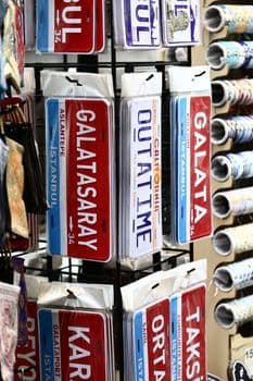 Plakasız Araç ve Maskelerle Hırsızlık Yapan İki Kişi Yakalandı
