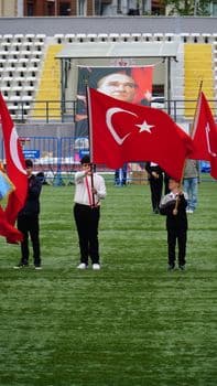 Başakşehir'deki Ortaokulda Bıçaklı Saldırı: Soruşturma Başlatıldı