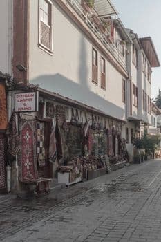 Antalya'da Kamyona Silahlı Saldırı: Sürücü Yaralandı