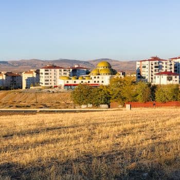Ümraniye'de Mobilya İmalathanesi Önünde El Bombası Tespit Edildi