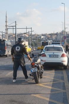 Atakum'da Motosiklet ile Otomobil Çarpıştı: 1 Yaralı