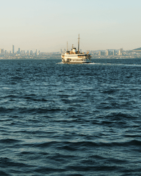 İstanbul Boğazı'nda Sürüklenen Kimyasal Tanker Küçükçekmece'ye Çekildi