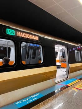 Hacıosman Metro İstasyonu'nda Tavan Sızdı: Yolcular Zor Anlar Yaşadı