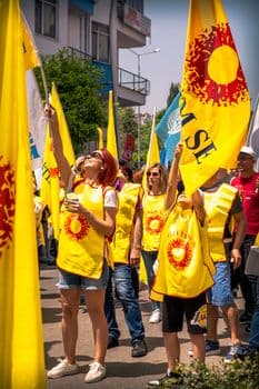 Mahmutbey-Habipler Yolunda Sağanak Yağış Trafiği Felç Etti