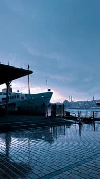 İstanbul'da Sağanak Yağış Şehri Vurdu: Bayrampaşa'da Sokaklar Göle Döndü