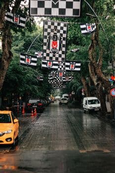 Beşiktaş'ta Sağanak Yağış Alt Geçidi Sular Altında Bıraktı