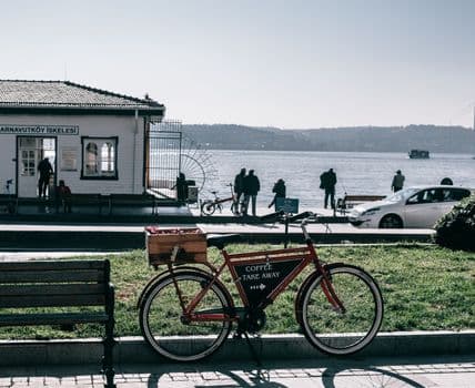 Arnavutköy'de Dere Taştı: Okul ve Cadde Sular Altında Kaldı