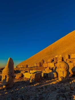 Nemrut Kalderası Sonbaharın Renkleriyle Büyülüyor