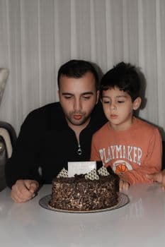 Boynundaki Şişlik Grip Sanıldı: 8 Yaşındaki Ayşenur'a Nadir Tümör Tanısı Konuldu