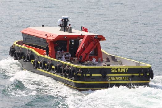 BAE Açıklarında Römorköre Şüpheli Saldırı: 1 Yaralı