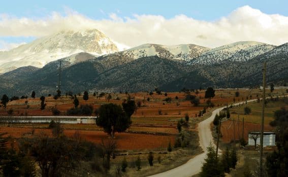 Anamas Dağı'nın Zirvesine İlk Kar Düştü