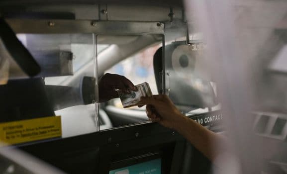 Aydın'da Para Taşıyan Araçta Dumanlar Yükseldi