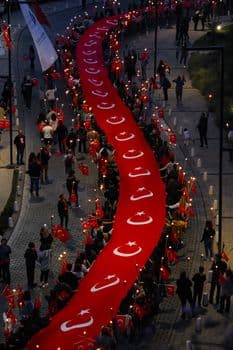 İstanbul’da düzenlenen 12. Türk Tıp Dünyası Kurultayı ve TÜSEB Aziz Sancar Bilim, Hizmet ve Teşvik Ödülleri Töreni’ne katılan Cumhurbaşkanı Recep Tayyip Erdoğan, "Sağlık çalışanlarımızın hemen hepsi yüksek bir tempoda görev yapıyor, milletimizin sağlık imkanlarına ulaşabilmesi için özveriyle çalışıyor" dedi.