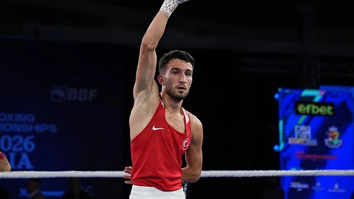 Milli boksör Semih Gümüş, Avrupa Şampiyonası'nda bronz madalya aldı