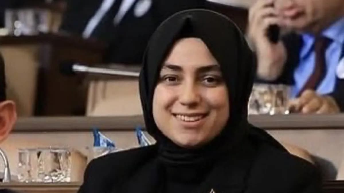 CHP Meclis Üyesi Amine Cansu Çelik zehir zemberek sözlerle istifa etti