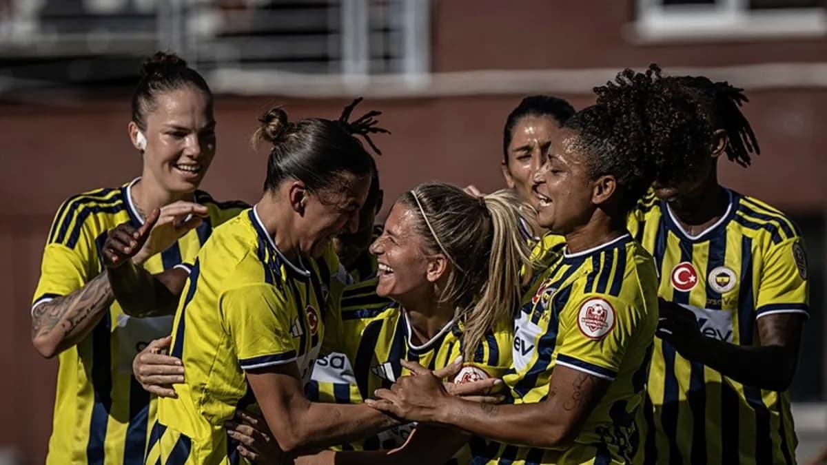 Fenerbahçe Kadın Futbol Takımı'ndan Minsk'e Fark