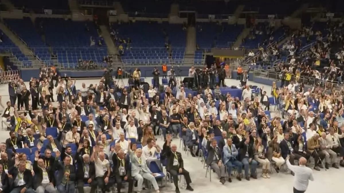 Fenerbahçe'de Sadettin Saran ve yönetimi ibra edildi