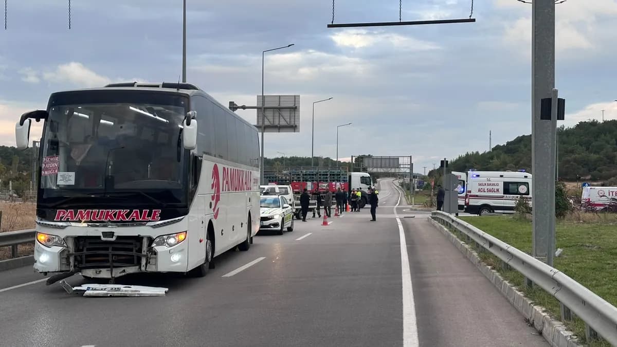 Çanakkale’de Troya Tüneli girişinde feci kaza: Otobüsle çarpışan otomobildeki 2 kişi hayatını kaybetti