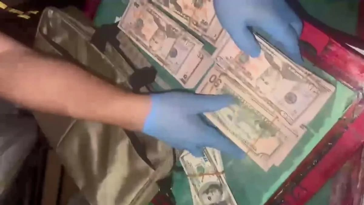 Fatih’te sahte para operasyonu: 963 bin 800 euro ve 1 milyon 680 bin euroluk tabaka para ele geçirildi