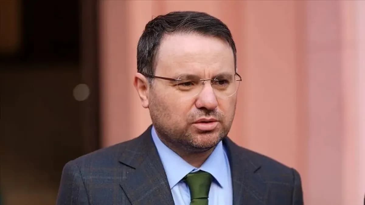 Bakan Gürlek’in B.Ç. ile aynı karede yer aldığı fotoğrafa ilişkin açıklama: "Planlı değil anlık karşılaşma"